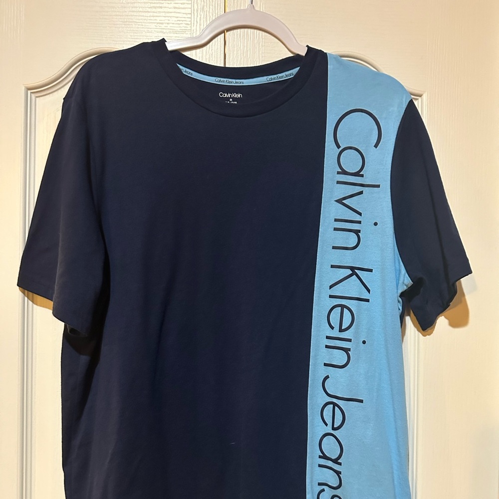 Calvin Klein T-shirt Medium